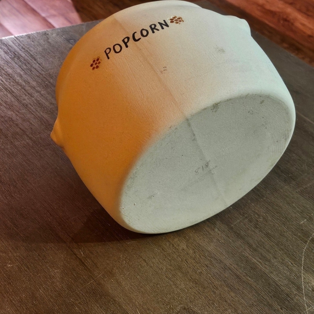 Cream Popcorn Bowl with Pig Design - Picture 5 of 7